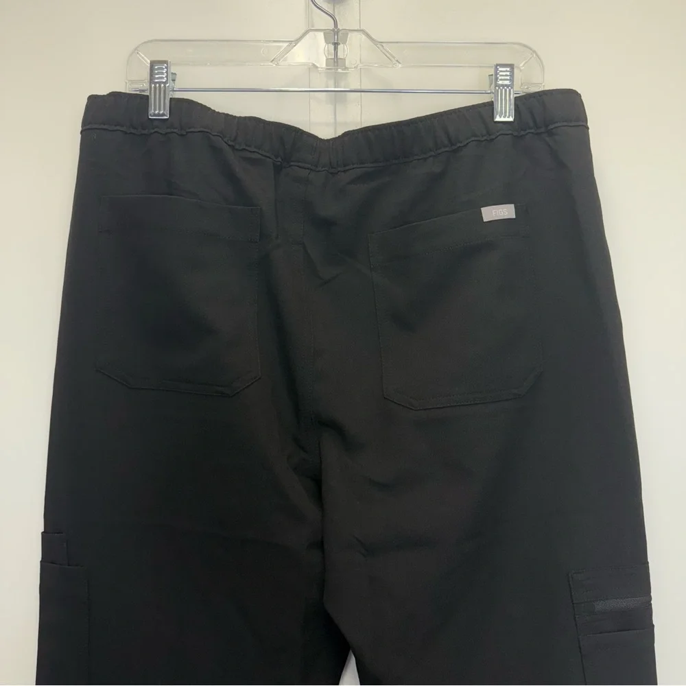 Figs Men’s Cairo Black Cargo Scrub Pants Size L
